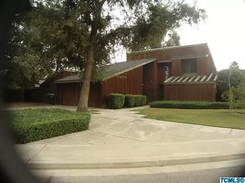 725 W Oak View Dr, Visalia, CA 93277 photo 1