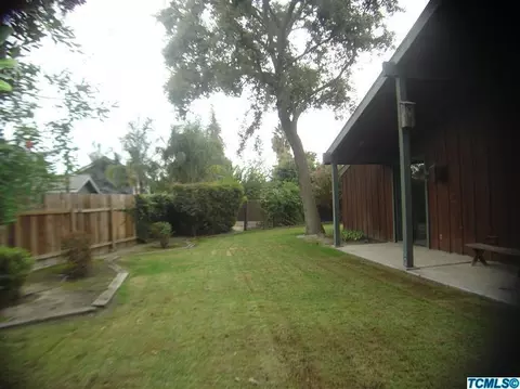 725 W Oak View Dr, Visalia, CA 93277 photo 6