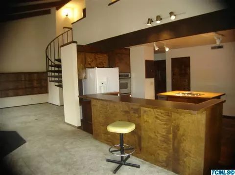 725 W Oak View Dr, Visalia, CA 93277 photo 9