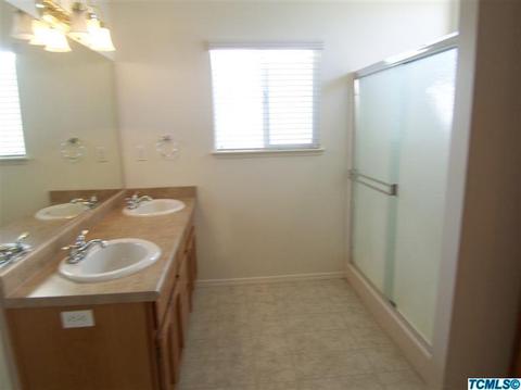1676 Maple Ct, Tulare, CA 93274 photo 11