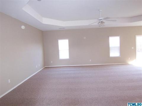 1676 Maple Ct, Tulare, CA 93274 photo 2