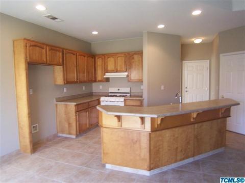 1676 Maple Ct, Tulare, CA 93274 photo 5