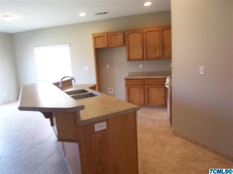 1676 Maple Ct, Tulare, CA 93274 photo 6