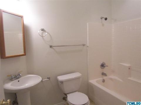 1676 Maple Ct, Tulare, CA 93274 photo 8