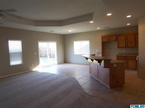 1676 Maple Ct, Tulare, CA 93274 photo 3