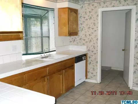 834 Alpha St, Tulare, CA 93274 photo 5