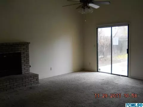 834 Alpha St, Tulare, CA 93274 photo 2