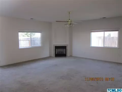 1039 Par Ave, Lemoore, CA 93245 photo 2