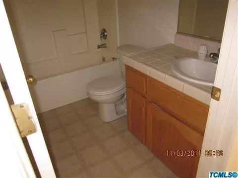 1039 Par Ave, Lemoore, CA 93245 photo 5
