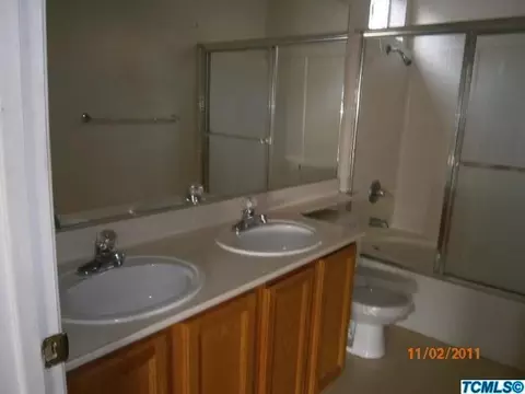 4223 E Paradise Ave, Visalia, CA 93292 photo 3
