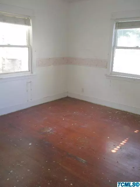 539 Philippine St, Taft, CA 93268 photo 4