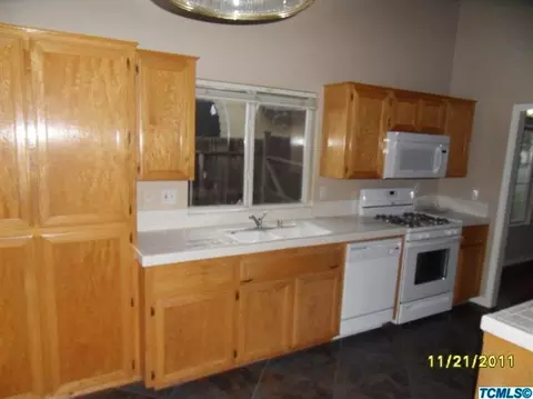 549 E Conway Ct, Visalia, CA 93292 photo 5