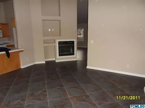 549 E Conway Ct, Visalia, CA 93292 photo 4