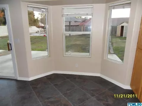 549 E Conway Ct, Visalia, CA 93292 photo 3