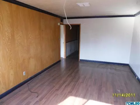 815 W Maple St, Exeter, CA 93221 photo 2