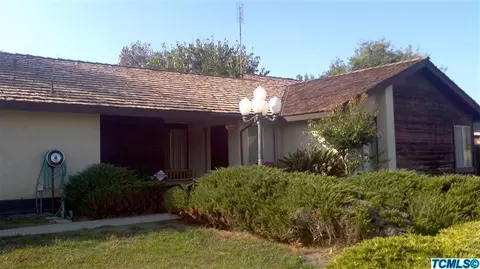 1181 S E St, Tulare, CA 93274 photo 2