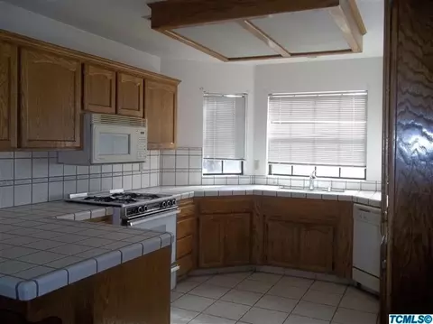1280 E Fairview Ave, Tulare, CA 93274 photo 2