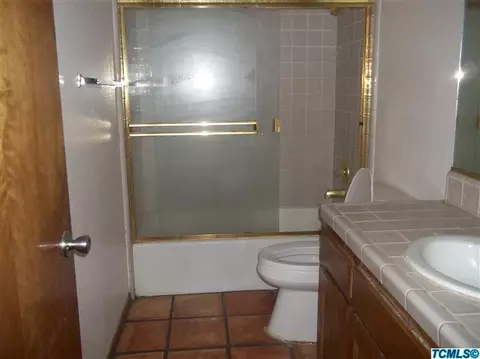 1280 E Fairview Ave, Tulare, CA 93274 photo 5