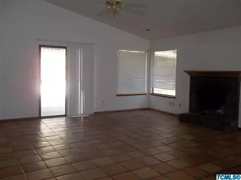 1280 E Fairview Ave, Tulare, CA 93274 photo 4