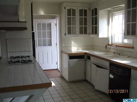 1120 Laurel Ln, Lemoore, CA 93245 photo 2