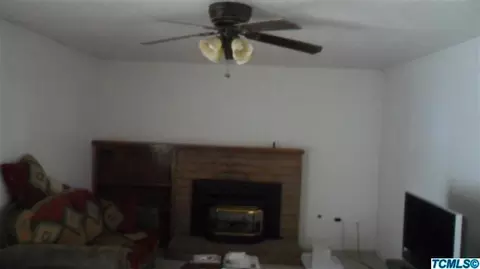 1575 E Alpine Ave, Tulare, CA 93274 photo 2