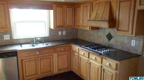 1575 E Alpine Ave, Tulare, CA 93274 photo 6