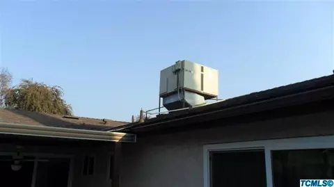 1575 E Alpine Ave, Tulare, CA 93274 photo 4