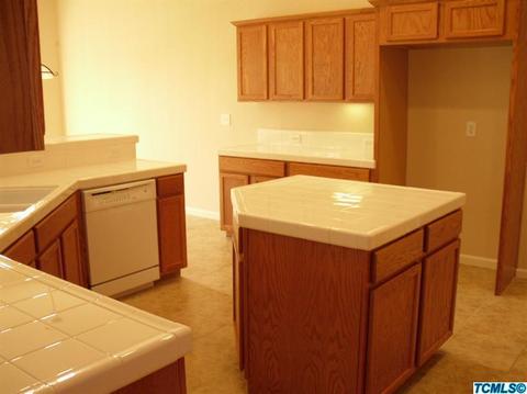 1096 Aster Ct, Dinuba, CA 93618 photo 8