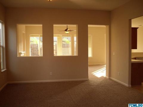 1096 Aster Ct, Dinuba, CA 93618 photo 4