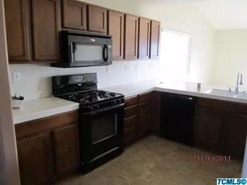 2511 E Chestnut Ave, Visalia, CA 93292 photo 2