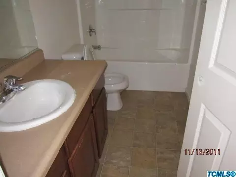 2511 E Chestnut Ave, Visalia, CA 93292 photo 5