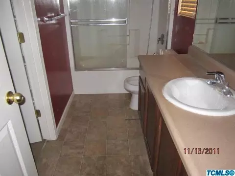 2511 E Chestnut Ave, Visalia, CA 93292 photo 4