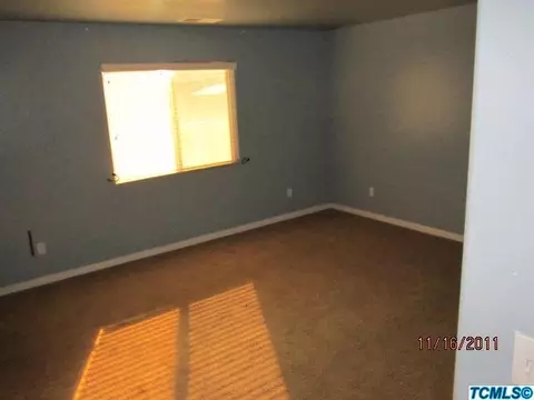 2511 E Chestnut Ave, Visalia, CA 93292 photo 9