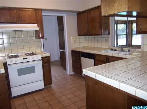 980 E Pleasant Ave, Tulare, CA 93274 photo 5