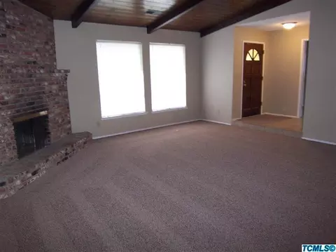 980 E Pleasant Ave, Tulare, CA 93274 photo 2