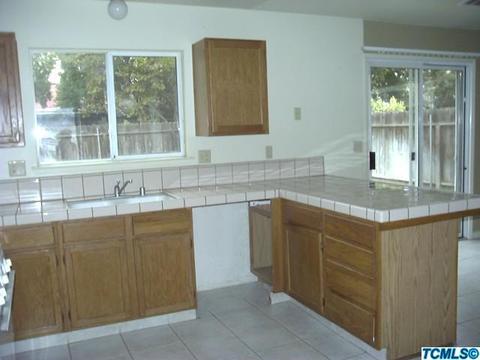 2414 E Vine Ct, Visalia, CA 93292 photo 6