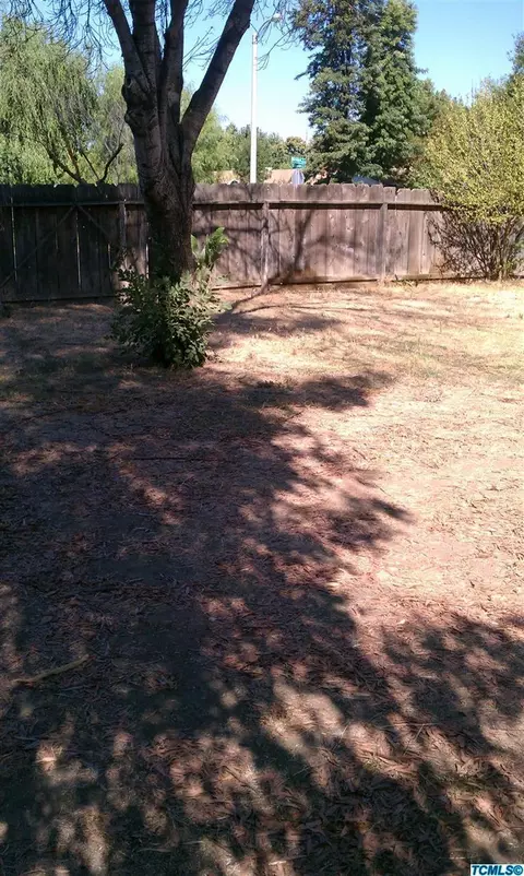 411 E Sunnyview Ct, Visalia, CA 93291 photo 2