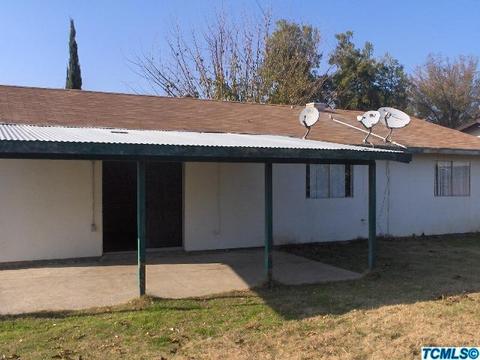 888 Banyan Dr, Lemoore, CA 93245 photo 2