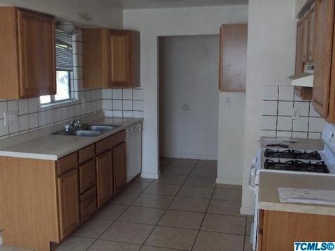 888 Banyan Dr, Lemoore, CA 93245 photo 3