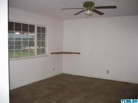 377 W Glendale Ave, Lemoore, CA 93245 photo 6