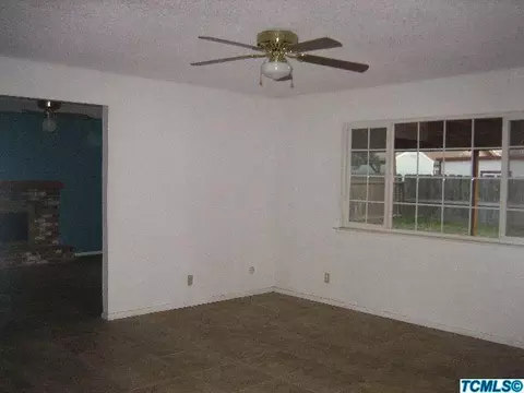 377 W Glendale Ave, Lemoore, CA 93245 photo 7