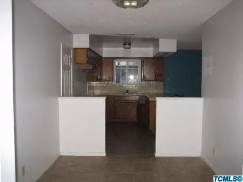 377 W Glendale Ave, Lemoore, CA 93245 photo 3