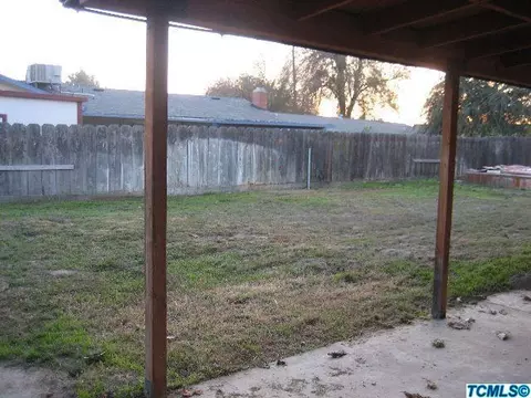 377 W Glendale Ave, Lemoore, CA 93245 photo 2
