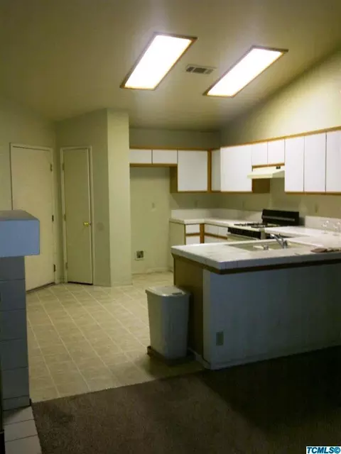 1937 E Roosevelt Ct, Visalia, CA 93292 photo 2