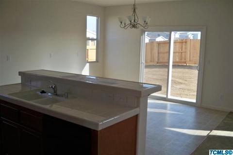 1102 Burns Ave, Dinuba, CA 93618 photo 2