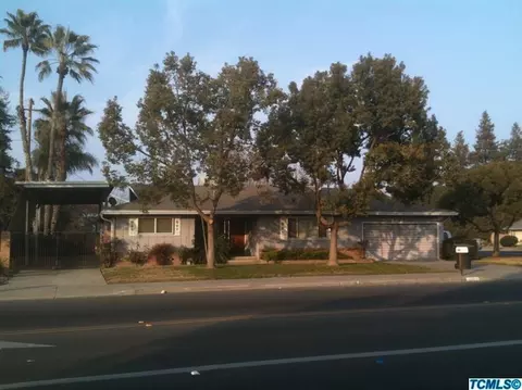 342 E Prosperity Ave, Tulare, CA 93274 photo 2