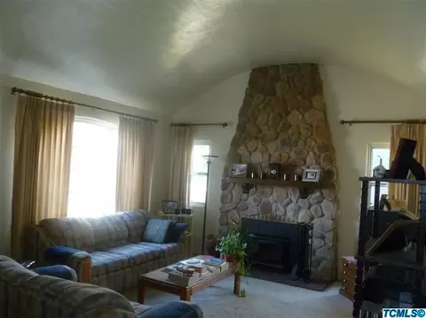 2329 E Goshen Ave, Visalia, CA 93292 photo 3