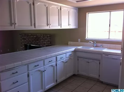 2740 E Vine Ave, Visalia, CA 93292 photo 2