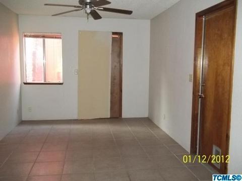 1015 E Oakridge Ave, Visalia, CA 93292 photo 3