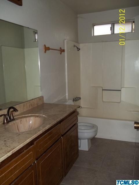 1015 E Oakridge Ave, Visalia, CA 93292 photo 4